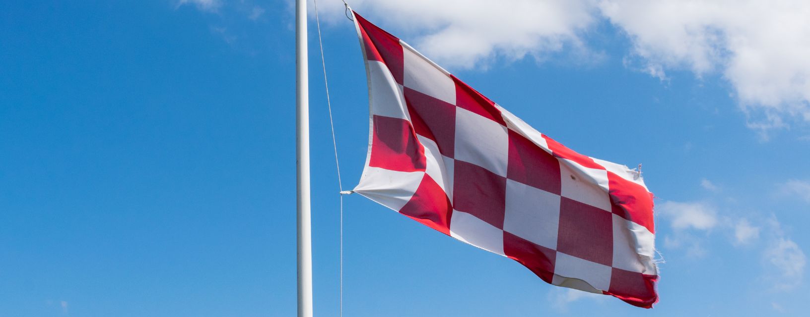 Limburgs Carnaval Webshop banner met Vastelaovend Vlag Desktop